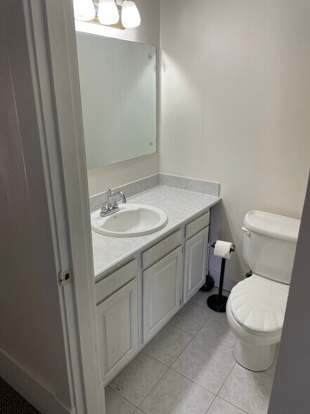 Building Photo - 418 S 4th St