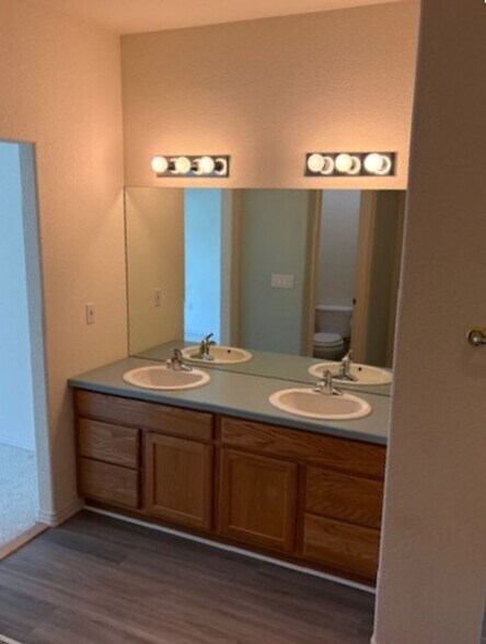 Building Photo - 4143 Da Vinci Dr