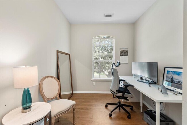 Building Photo - 1318 Wealden Forest Dr