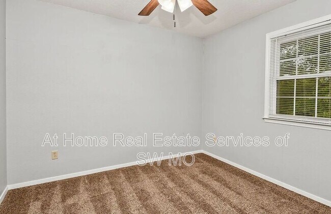 Building Photo - 834 E Manchester Dr