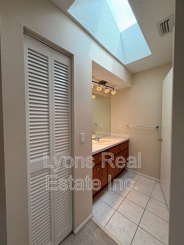 Building Photo - 25043 Palisade Rd