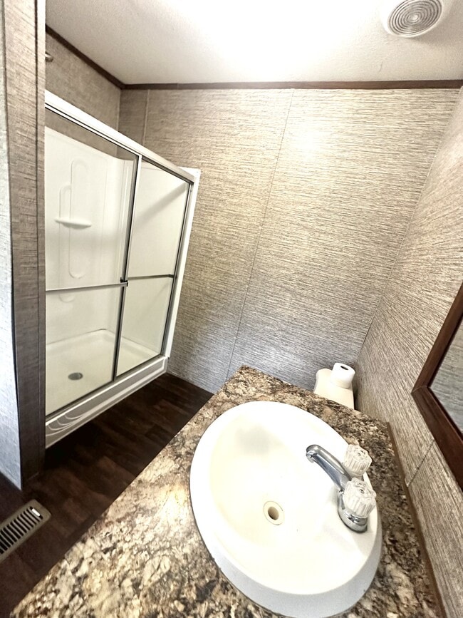 Building Photo - 207 Juniper Rd