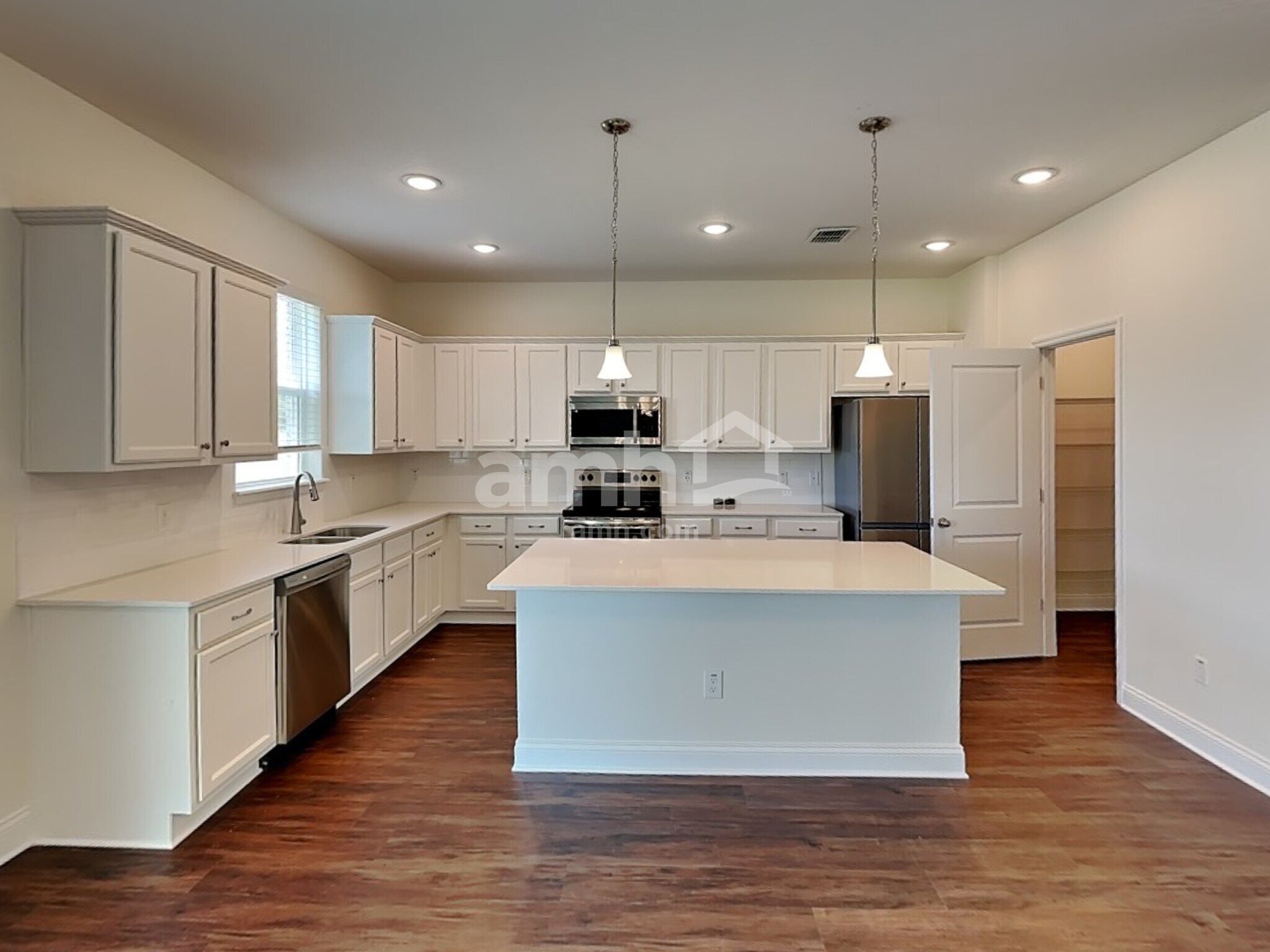 Building Photo - 1008 Summer Stone Loop