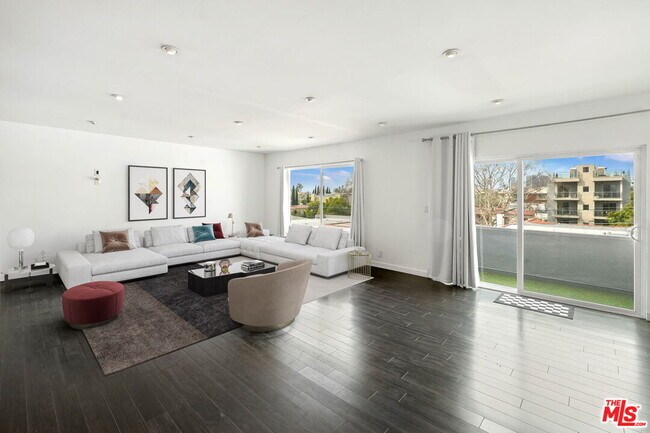 Building Photo - 825 S Le Doux Rd