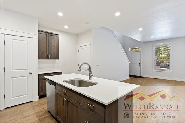 Building Photo - 3 Bedroom Townhome available in North Salt...