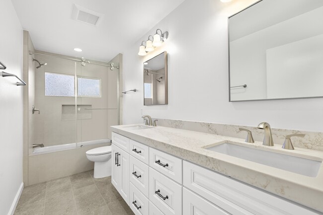 Building Photo - 20152 Redlands Dr