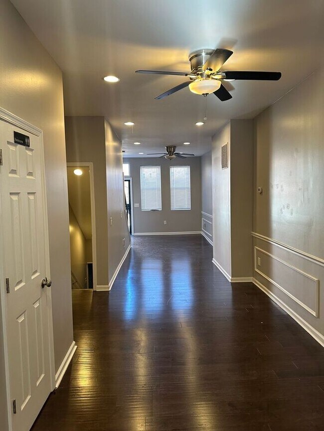 Building Photo - 4 bedrooms