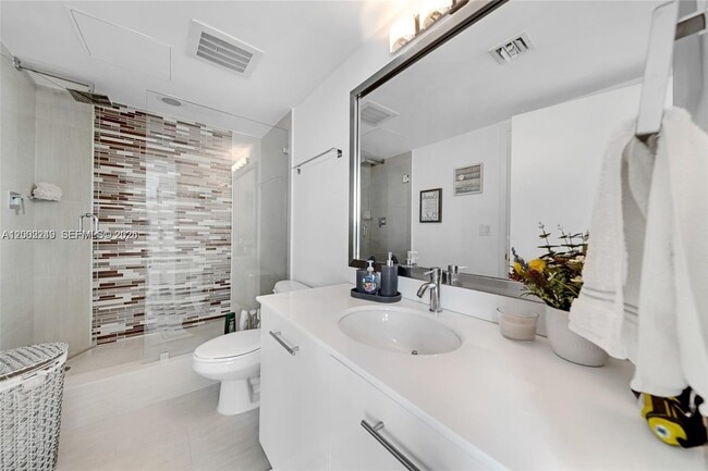 Building Photo - 92 SW 3rd St