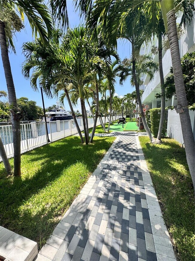 Building Photo - 137 Golden Isles Dr