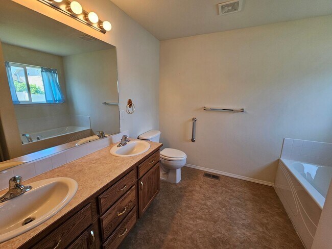 Building Photo - Beautiful Home In Greenacres