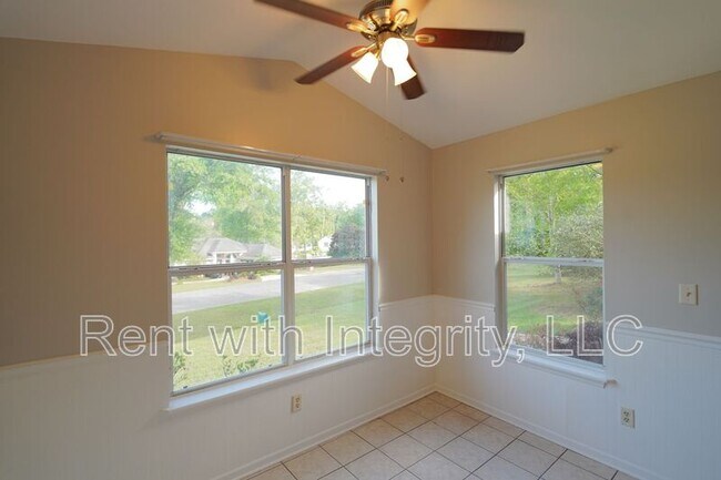 Building Photo - 1908 Wagon Wheel Cir E