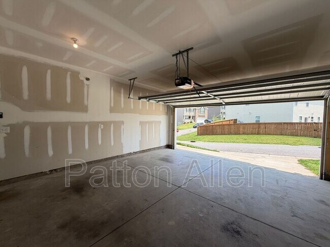 Building Photo - 138 Marathon Ln