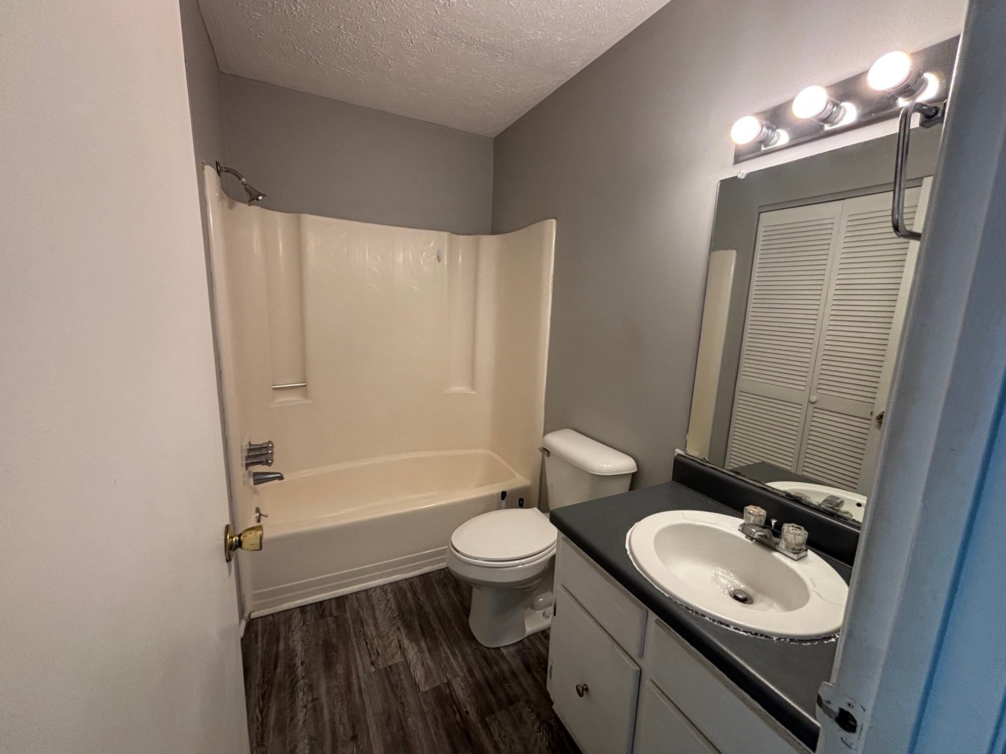 Building Photo - 106 Gardenview Dr