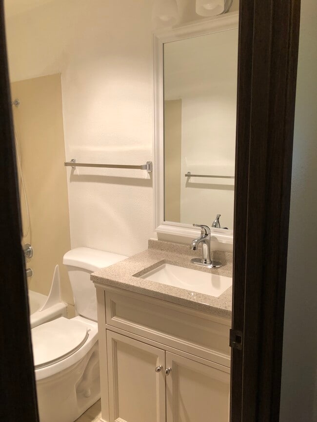 Building Photo - Cedarcrest Apart - 3