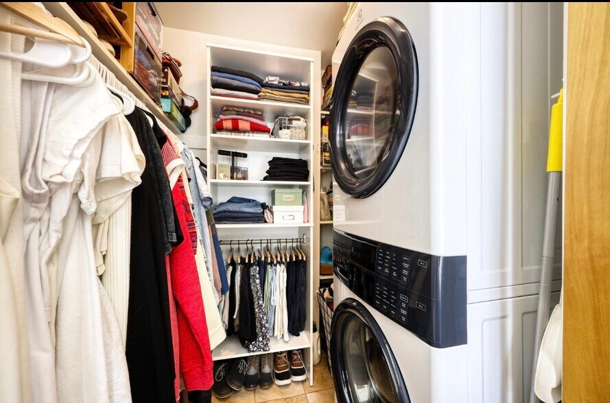 Building Photo - 309 W Washington Ave