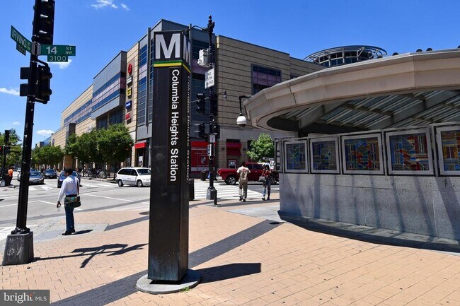 Building Photo - 625 Park Rd NW