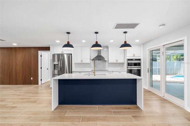 Building Photo - 2306 S San Jose Cir