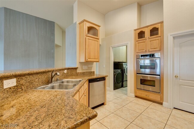 Building Photo - 2255 Double Tree Ave
