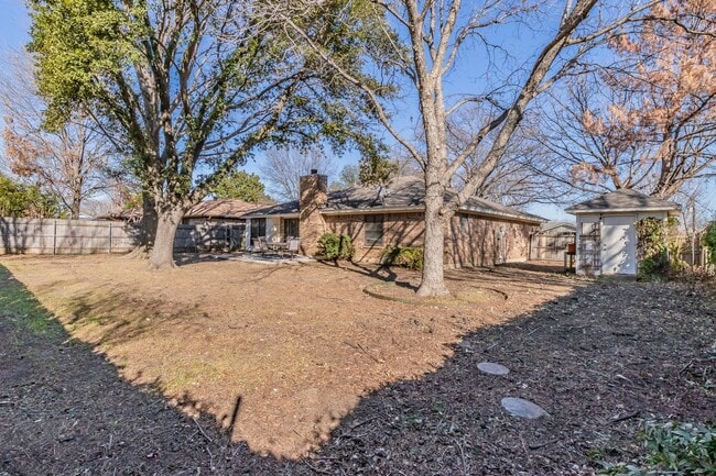 Building Photo - 340 Gloria St