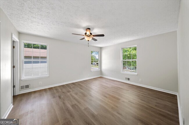 Building Photo - 103 Farmington Dr