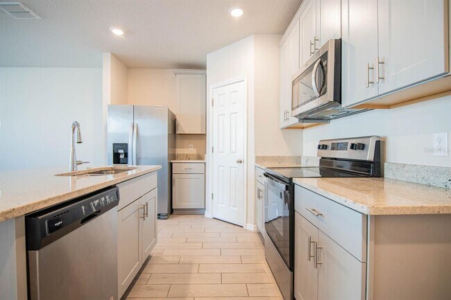 Building Photo - 425 Legacy Lp