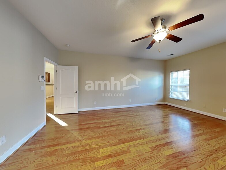 Building Photo - 147 Scottish Ave