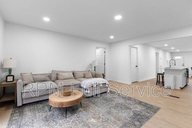 Building Photo - 1025 42nd Ave N