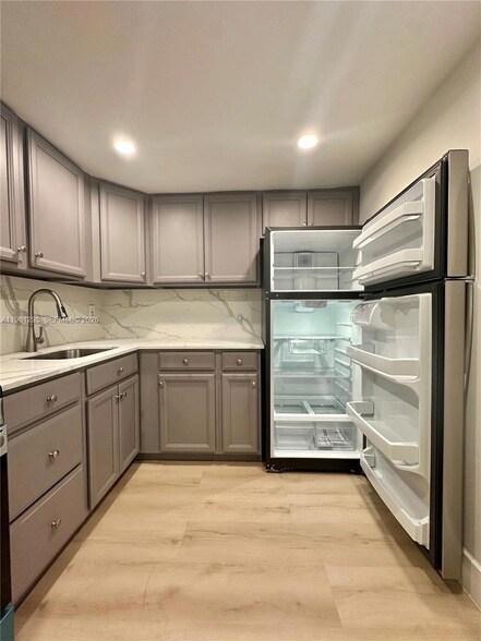 Building Photo - 1109 NE 6th Ave