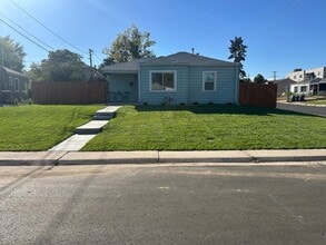 Building Photo - Sunnyside Charmer with Garage & Private Yard