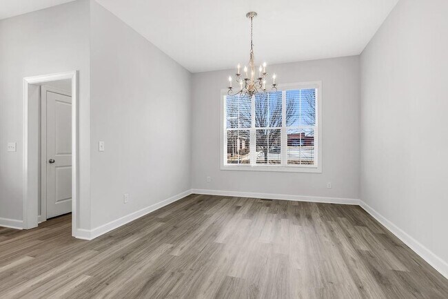 Building Photo - 2761 Bell Dr SE