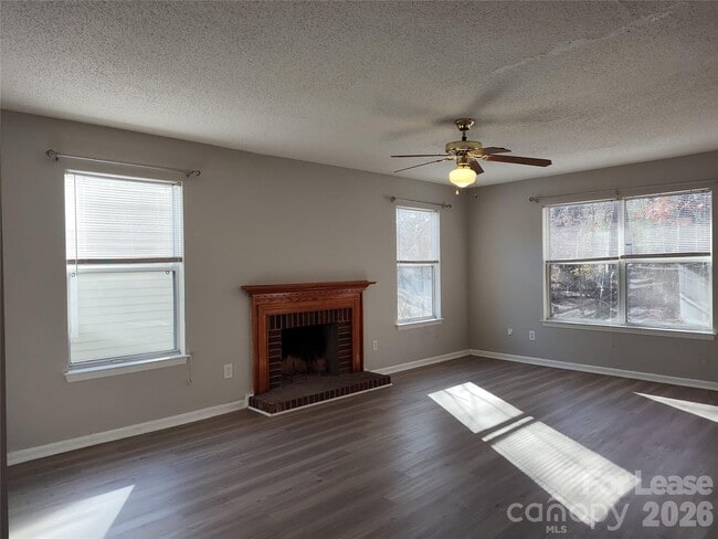 Building Photo - 10000 Dunfries Rd