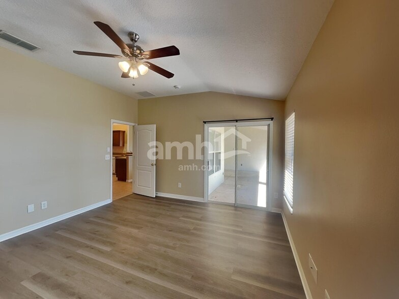 Building Photo - 1075 Princeton Dr