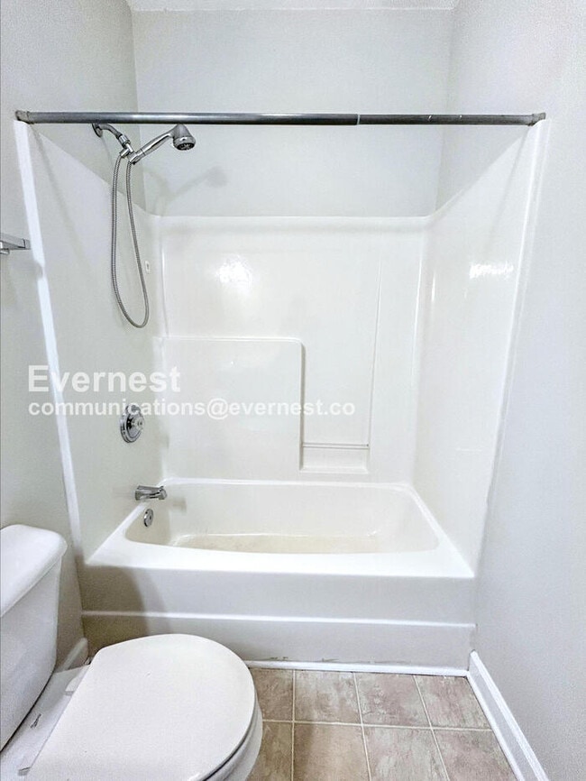 Building Photo - 503 Castleview Dr