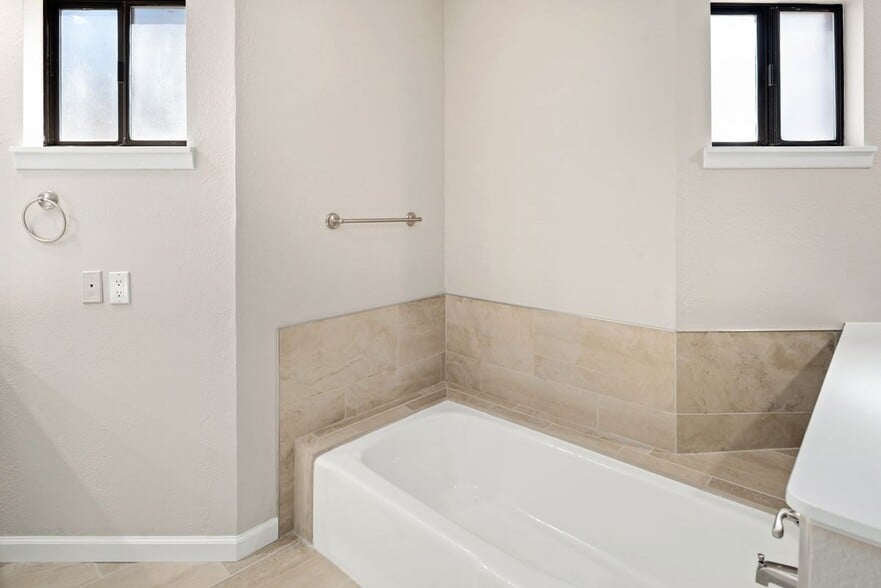 Building Photo - 104 Bogie Ln