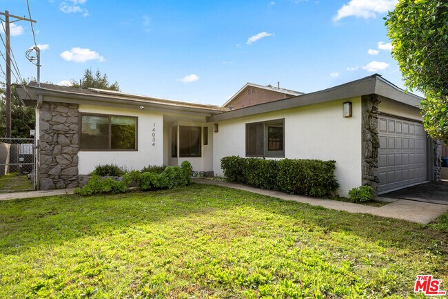 Building Photo - 14034 Valerio St