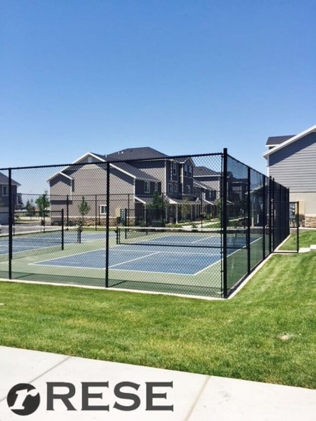 Building Photo - Remodeled Vineyard Townhome w/ 2 Car Garage