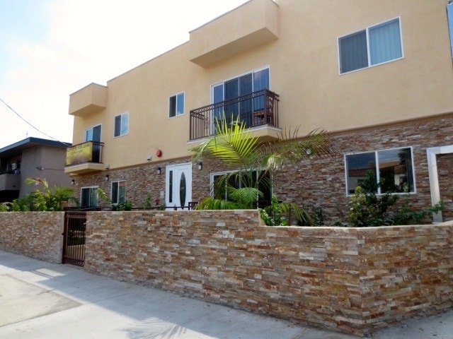 Building Photo - 14826 Vanowen St