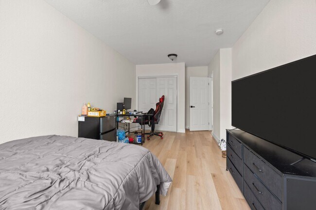 Building Photo - 5 bed/3.5 Bath House - Walk to SDSU!