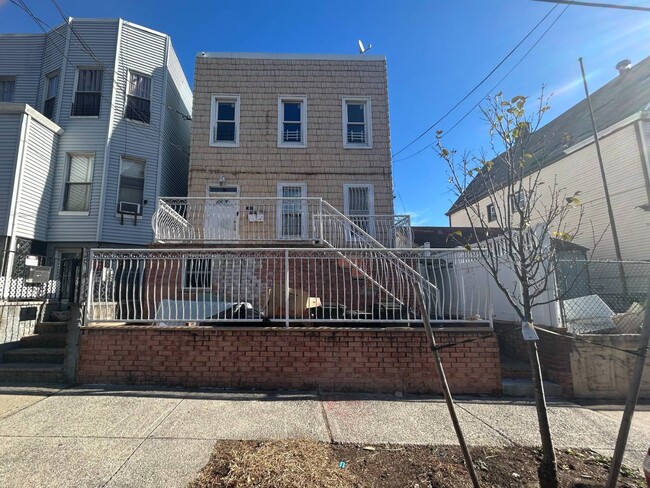 Building Photo - 1466 Commonwealth Ave