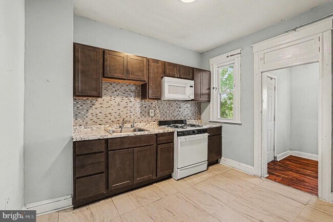 Building Photo - 409 Edgewood St