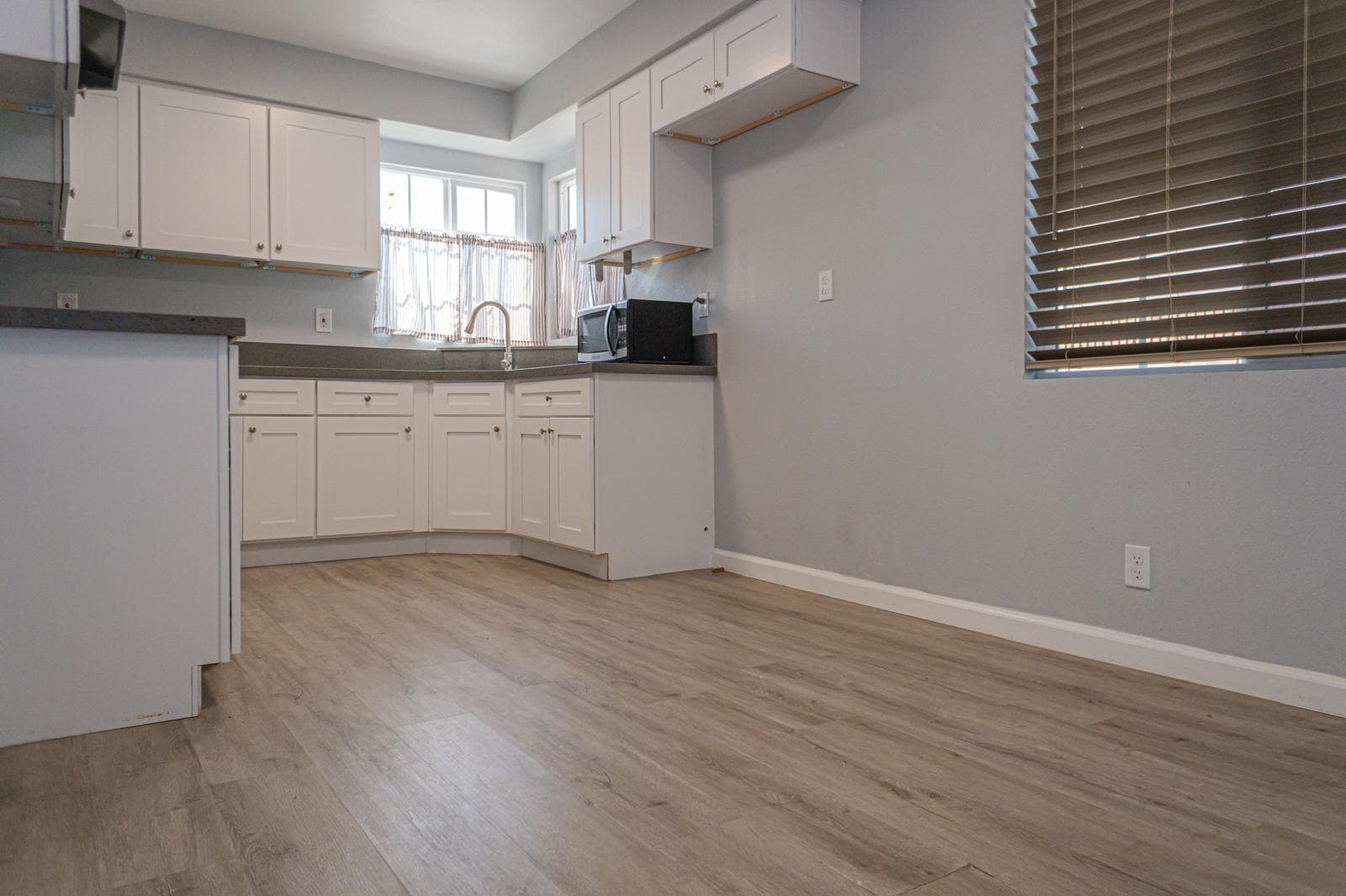 Building Photo - 158 W Del Amo Blvd