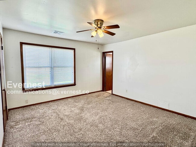 Building Photo - 3 Bed/2 Bath Home with Garage / Pet-Friendly / Available Now!