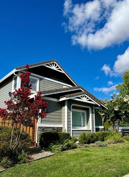 Building Photo - 121 Gold Rush Ct