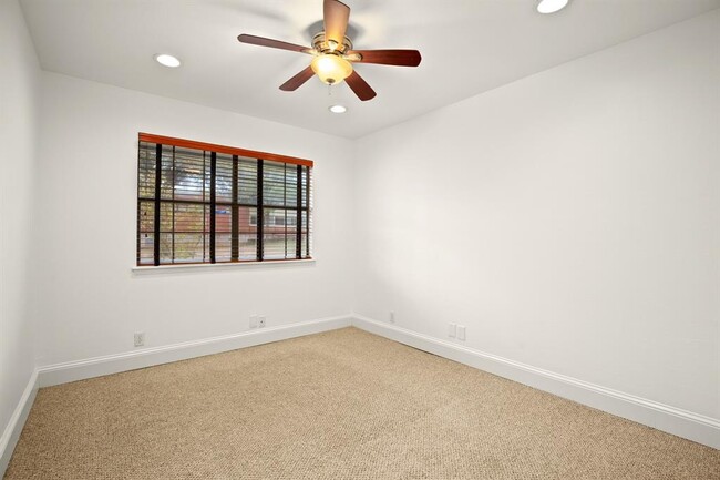 Building Photo - 2508 Marlton Dr