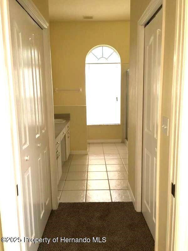 Building Photo - 9287 Spring Hill Dr