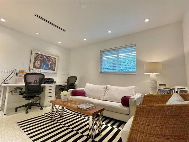 Building Photo - 9121 SW 85th St