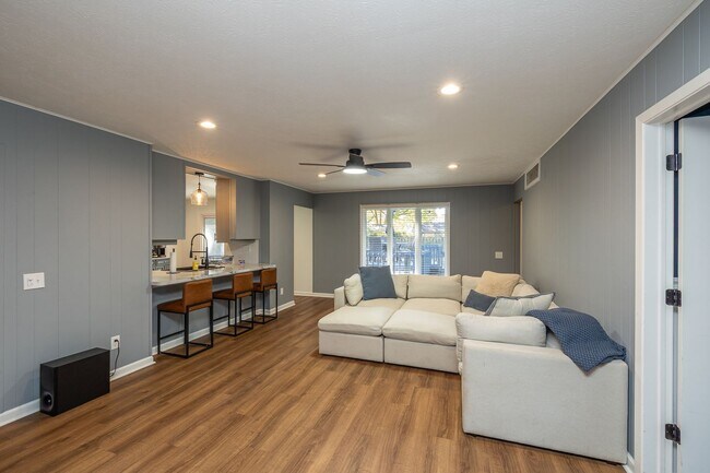 Building Photo - Gorgeous home for rent in very desirable M...