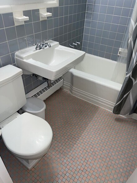 Bath - 4200 Cathedral Ave NW