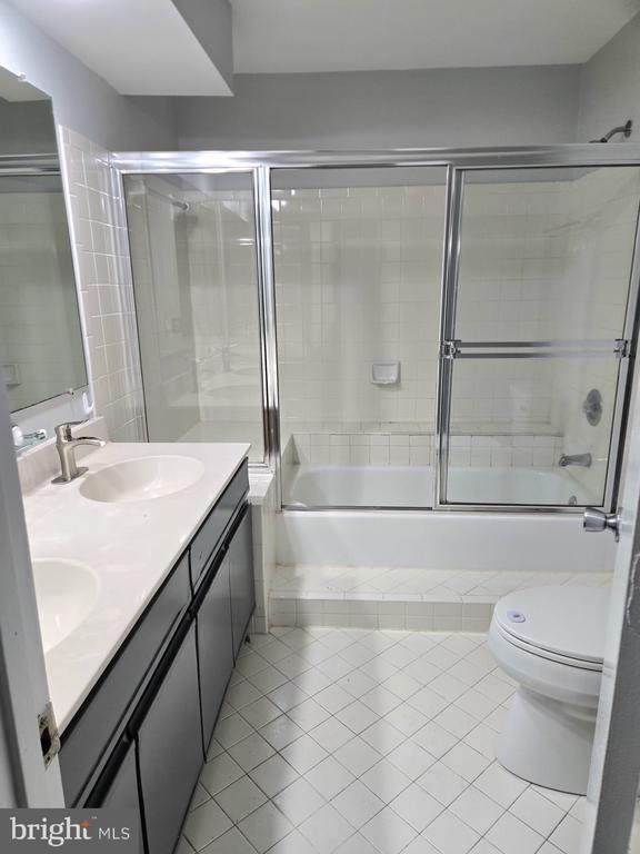 Building Photo - 3315 Sir Thomas Dr