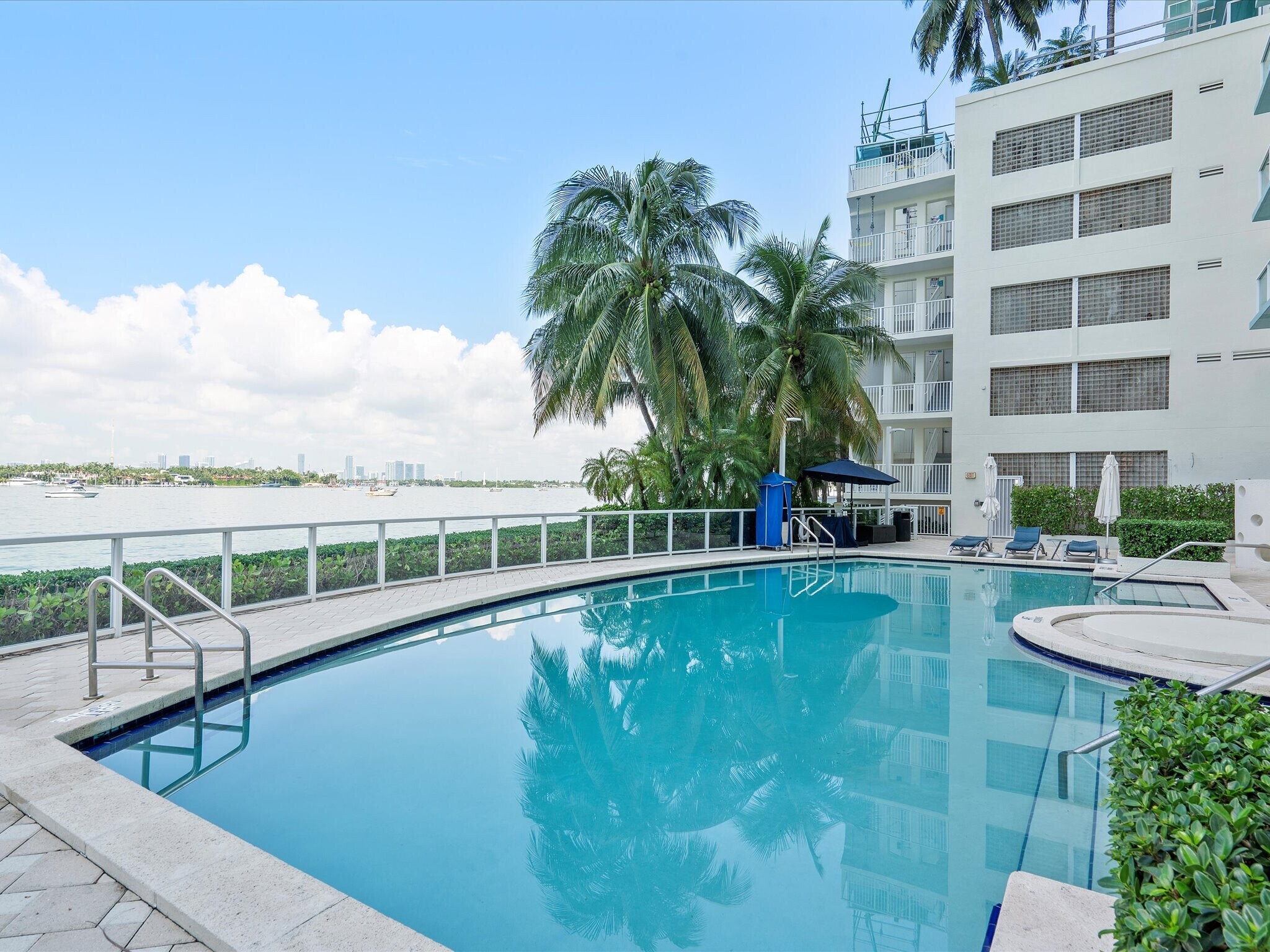 Building Photo - 650 West Ave